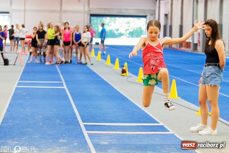 Zdjęcie w galerii na portalu naszraciborz.pl: Mały Memoriał Lekkoatletyczny im. Janusza Kusocińskiego w ZSOMS wiadomości z regionu