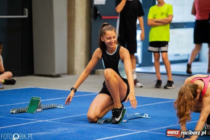 Zdjęcie w galerii na portalu naszraciborz.pl: Mały Memoriał Lekkoatletyczny im. Janusza Kusocińskiego w ZSOMS wiadomości z regionu