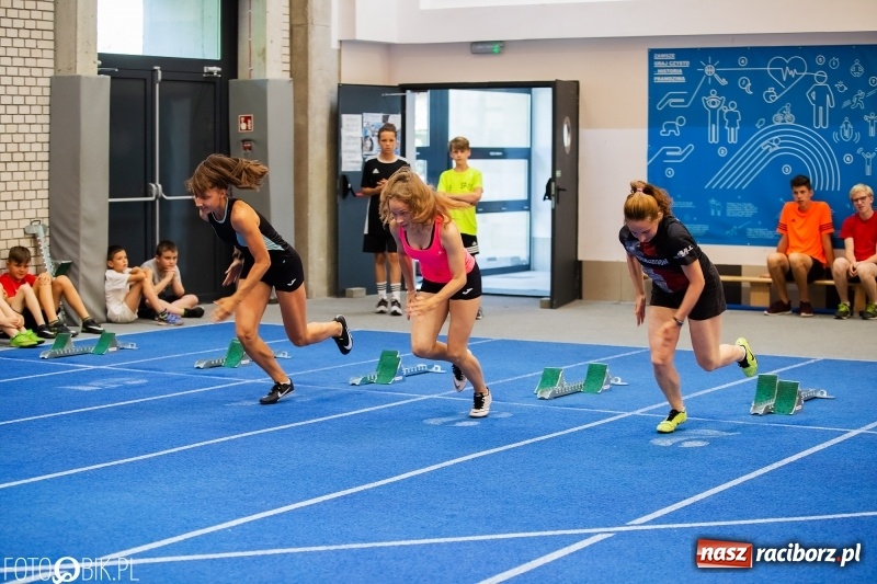 Zdjęcie w galerii na portalu naszraciborz.pl: Mały Memoriał Lekkoatletyczny im. Janusza Kusocińskiego w ZSOMS wiadomości z regionu