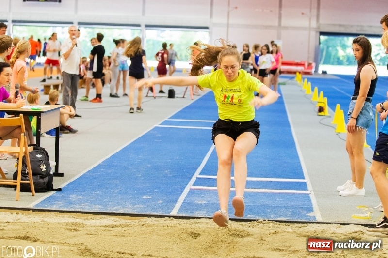 Zdjęcie w galerii na portalu naszraciborz.pl: Mały Memoriał Lekkoatletyczny im. Janusza Kusocińskiego w ZSOMS wiadomości z regionu