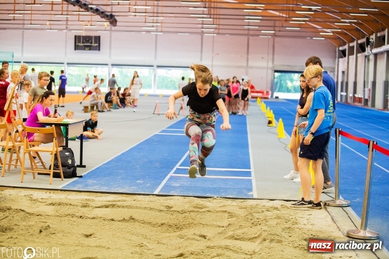 Zdjęcie w galerii na portalu naszraciborz.pl: Mały Memoriał Lekkoatletyczny im. Janusza Kusocińskiego w ZSOMS wiadomości z regionu