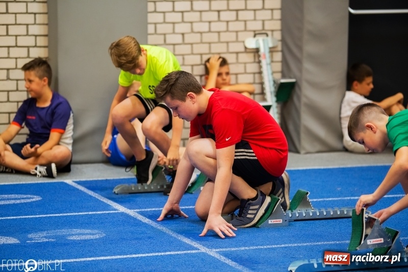 Zdjęcie w galerii na portalu naszraciborz.pl: Mały Memoriał Lekkoatletyczny im. Janusza Kusocińskiego w ZSOMS wiadomości z regionu