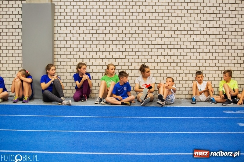 Zdjęcie w galerii na portalu naszraciborz.pl: Mały Memoriał Lekkoatletyczny im. Janusza Kusocińskiego w ZSOMS wiadomości z regionu