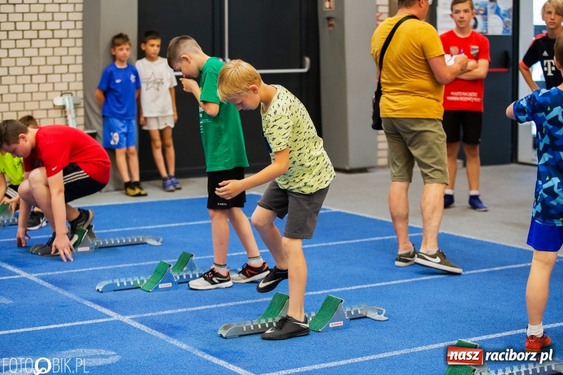 Zdjęcie w galerii na portalu naszraciborz.pl: Mały Memoriał Lekkoatletyczny im. Janusza Kusocińskiego w ZSOMS wiadomości z regionu