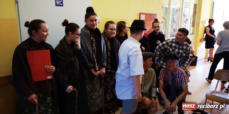 Zdjęcie w galerii na portalu naszraciborz.pl: Krzanowickie Omy zagościły w murach Zakładu Opiekuńczo-Leczniczego wiadomości z regionu