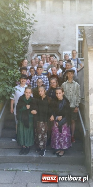 Zdjęcie w galerii na portalu naszraciborz.pl: Krzanowickie Omy zagościły w murach Zakładu Opiekuńczo-Leczniczego wiadomości z regionu