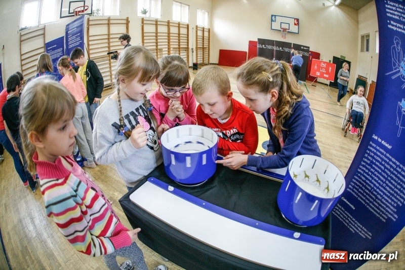 Zdjęcie w galerii na portalu naszraciborz.pl: Naukobus z Centrum Nauki Kopernik zawita do Raciborza wiadomości z regionu