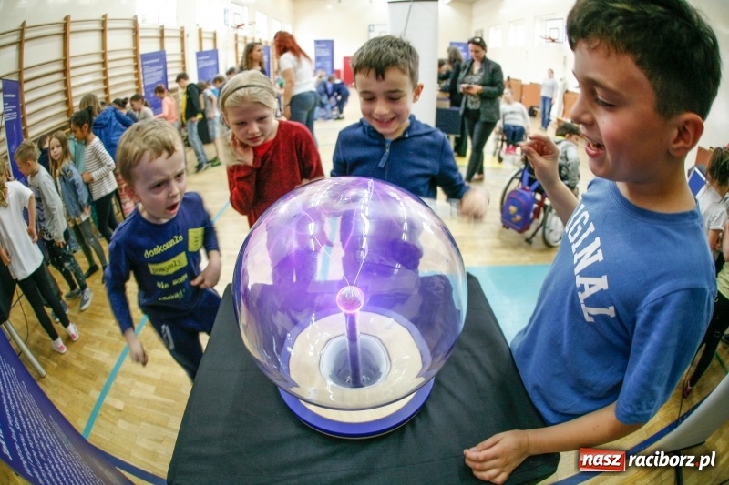 Zdjęcie w galerii na portalu naszraciborz.pl: Naukobus z Centrum Nauki Kopernik zawita do Raciborza wiadomości z regionu