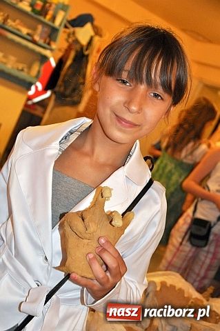 Zdjęcie w galerii na portalu naszraciborz.pl: Wykorzystali kilkanaście kilogramów gliny wiadomości z regionu