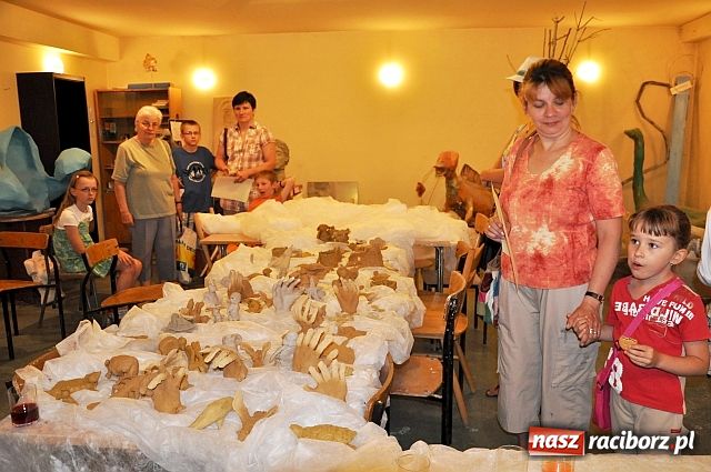 Zdjęcie w galerii na portalu naszraciborz.pl: Wykorzystali kilkanaście kilogramów gliny wiadomości z regionu