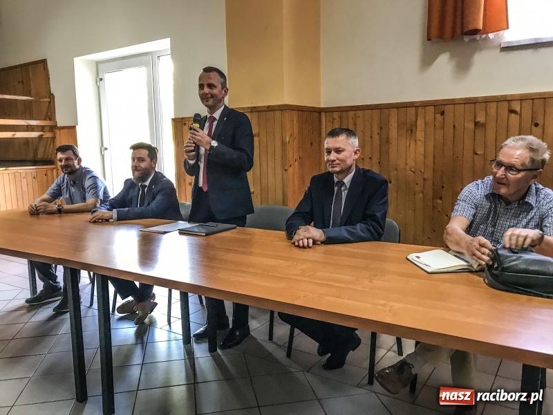 Zdjęcie w galerii na portalu naszraciborz.pl: Prezydent na prawym brzegu Odry. Co boli mieszkańców Brzezia?  wiadomości z regionu