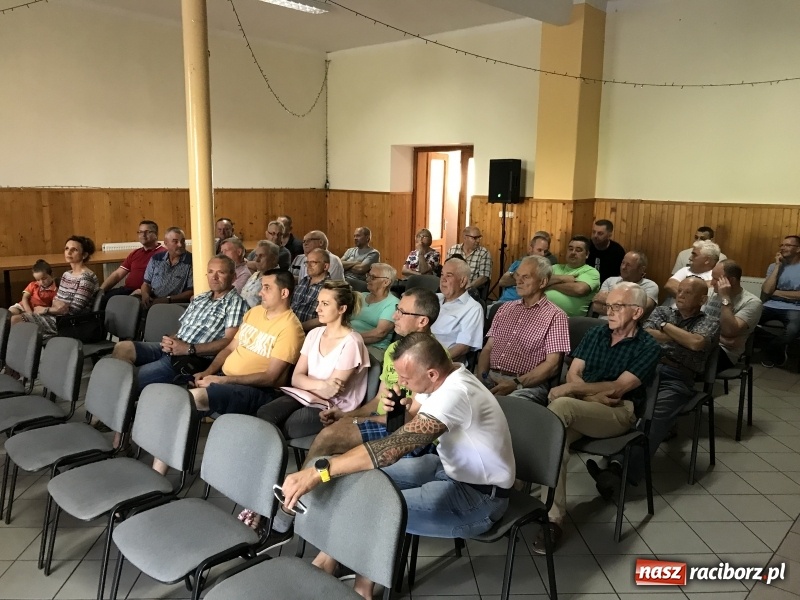 Zdjęcie w galerii na portalu naszraciborz.pl: Prezydent na prawym brzegu Odry. Co boli mieszkańców Brzezia?  wiadomości z regionu