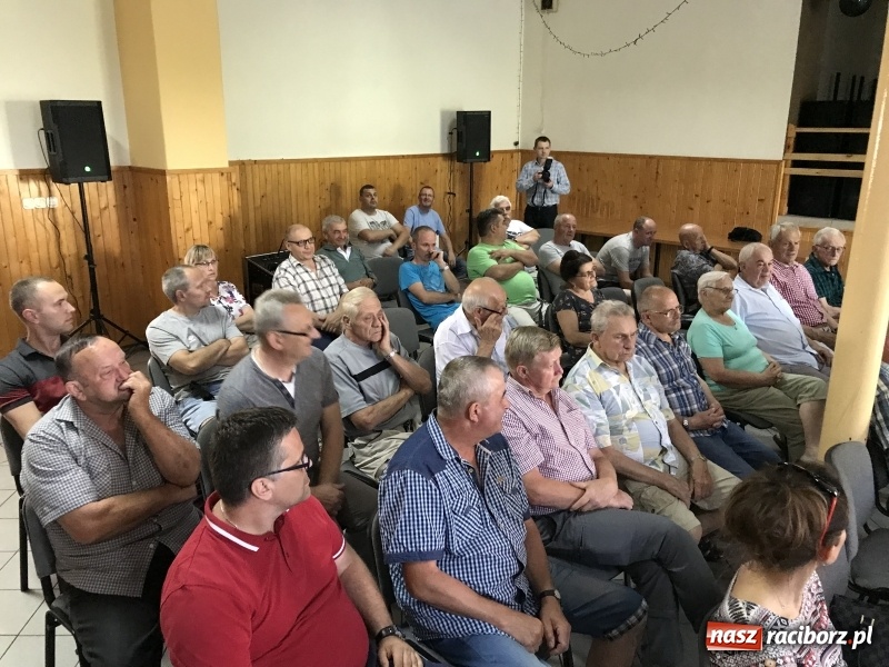 Zdjęcie w galerii na portalu naszraciborz.pl: Prezydent na prawym brzegu Odry. Co boli mieszkańców Brzezia?  wiadomości z regionu