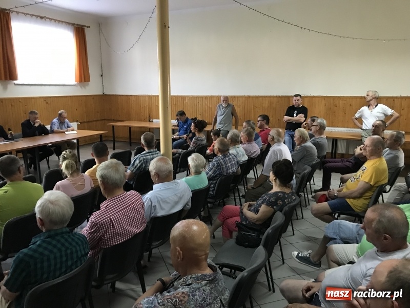 Zdjęcie w galerii na portalu naszraciborz.pl: Prezydent na prawym brzegu Odry. Co boli mieszkańców Brzezia?  wiadomości z regionu