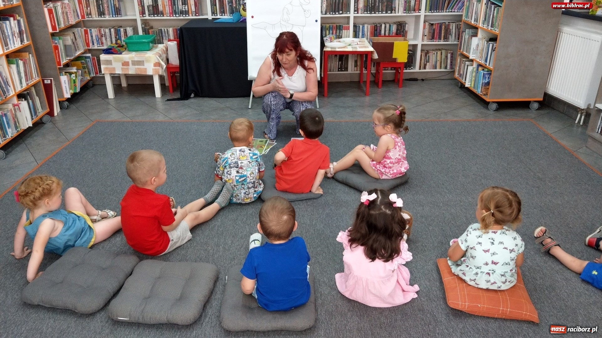 Zdjęcie w galerii na portalu naszraciborz.pl: Smok Maciuś z wizytą w Klubie Malucha na Ostrogu wiadomości z regionu