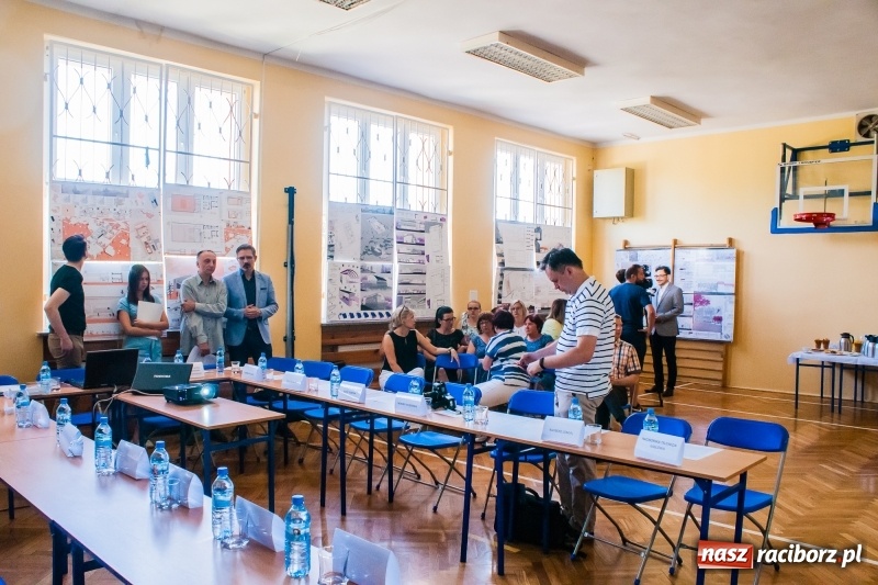 Zdjęcie w galerii na portalu naszraciborz.pl: Szkoła w Studziennej marzy o sali gimnastycznej wiadomości z regionu