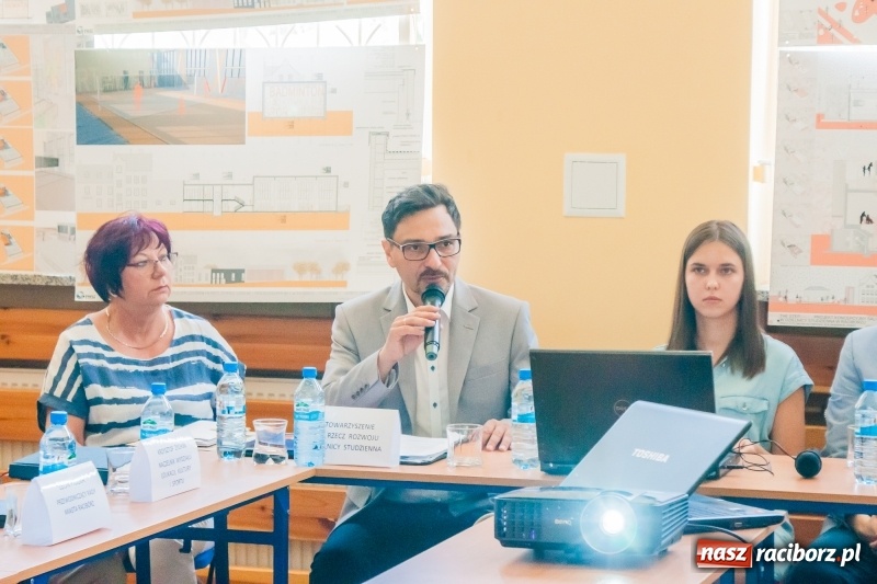 Zdjęcie w galerii na portalu naszraciborz.pl: Szkoła w Studziennej marzy o sali gimnastycznej wiadomości z regionu