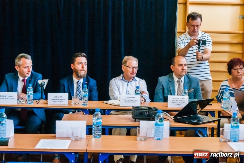 Zdjęcie w galerii na portalu naszraciborz.pl: Szkoła w Studziennej marzy o sali gimnastycznej wiadomości z regionu