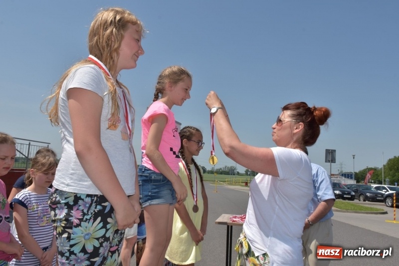 Zdjęcie w galerii na portalu naszraciborz.pl: Jak ryby w wodzie. Pływackie zawody w gminie Krzyżanowice  wiadomości z regionu