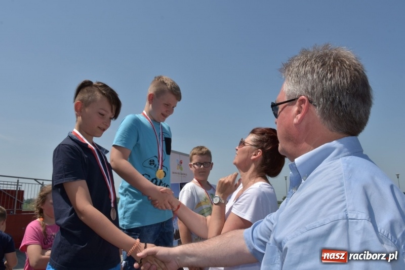 Zdjęcie w galerii na portalu naszraciborz.pl: Jak ryby w wodzie. Pływackie zawody w gminie Krzyżanowice  wiadomości z regionu