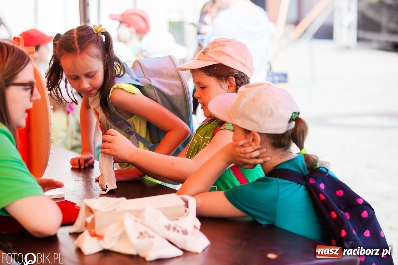Zdjęcie w galerii na portalu naszraciborz.pl: Festyn ekologiczny dla dzieci na raciborskim Rynku wiadomości z regionu