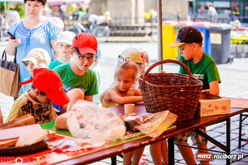 Zdjęcie w galerii na portalu naszraciborz.pl: Festyn ekologiczny dla dzieci na raciborskim Rynku wiadomości z regionu