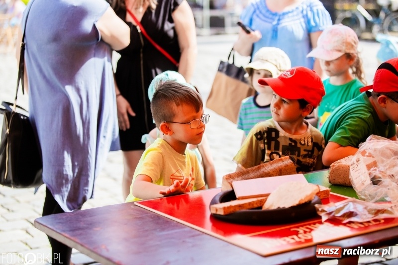 Zdjęcie w galerii na portalu naszraciborz.pl: Festyn ekologiczny dla dzieci na raciborskim Rynku wiadomości z regionu