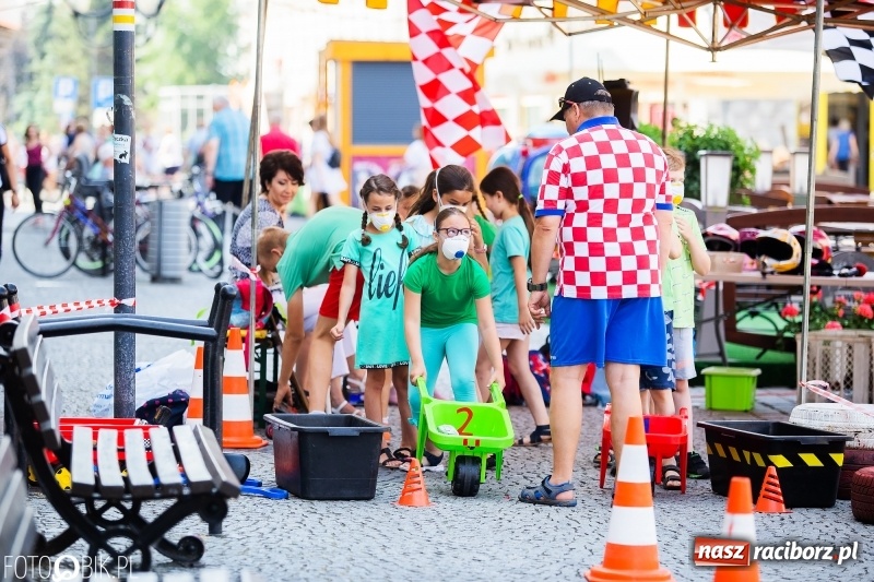 Zdjęcie w galerii na portalu naszraciborz.pl: Festyn ekologiczny dla dzieci na raciborskim Rynku wiadomości z regionu