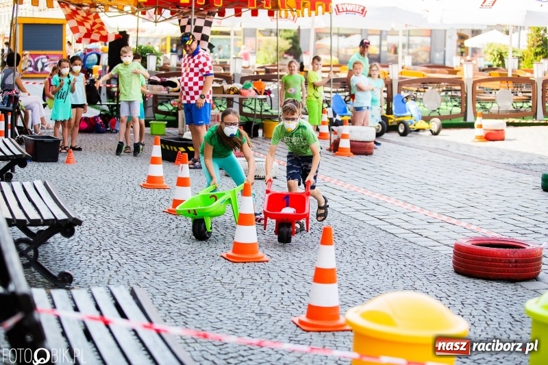Zdjęcie w galerii na portalu naszraciborz.pl: Festyn ekologiczny dla dzieci na raciborskim Rynku wiadomości z regionu