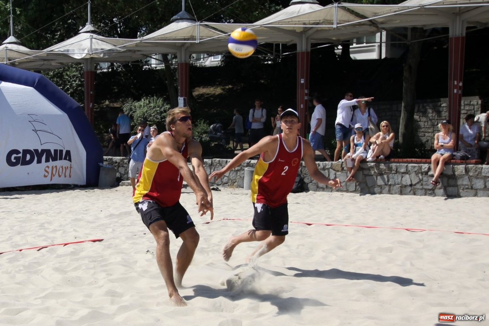 Zdjęcie w galerii na portalu naszraciborz.pl: Ruszają AMP w siatkówce plażowej. Nie zabraknie na nich reprezentantów PWSZ Racibórz wiadomości z regionu