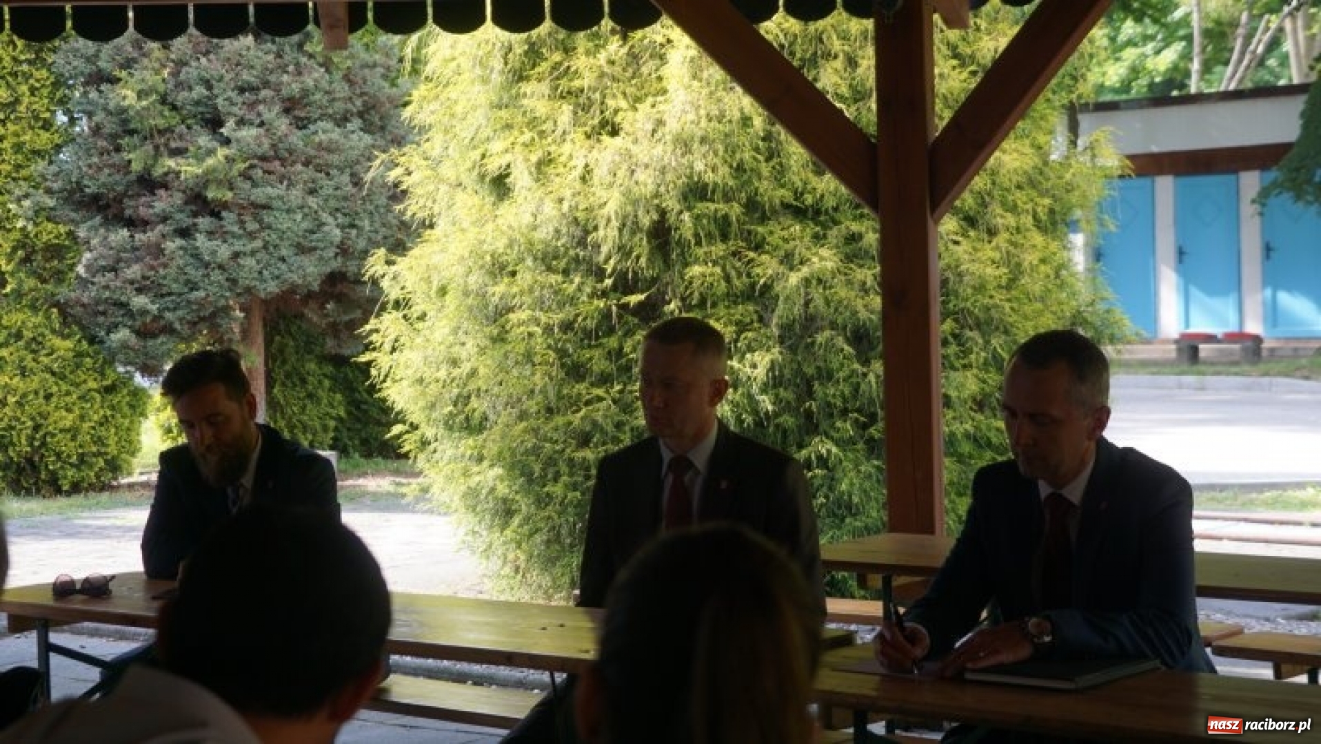 Zdjęcie w galerii na portalu naszraciborz.pl: Stop wyścigom, czyli prezydenci w Oborze  wiadomości z regionu