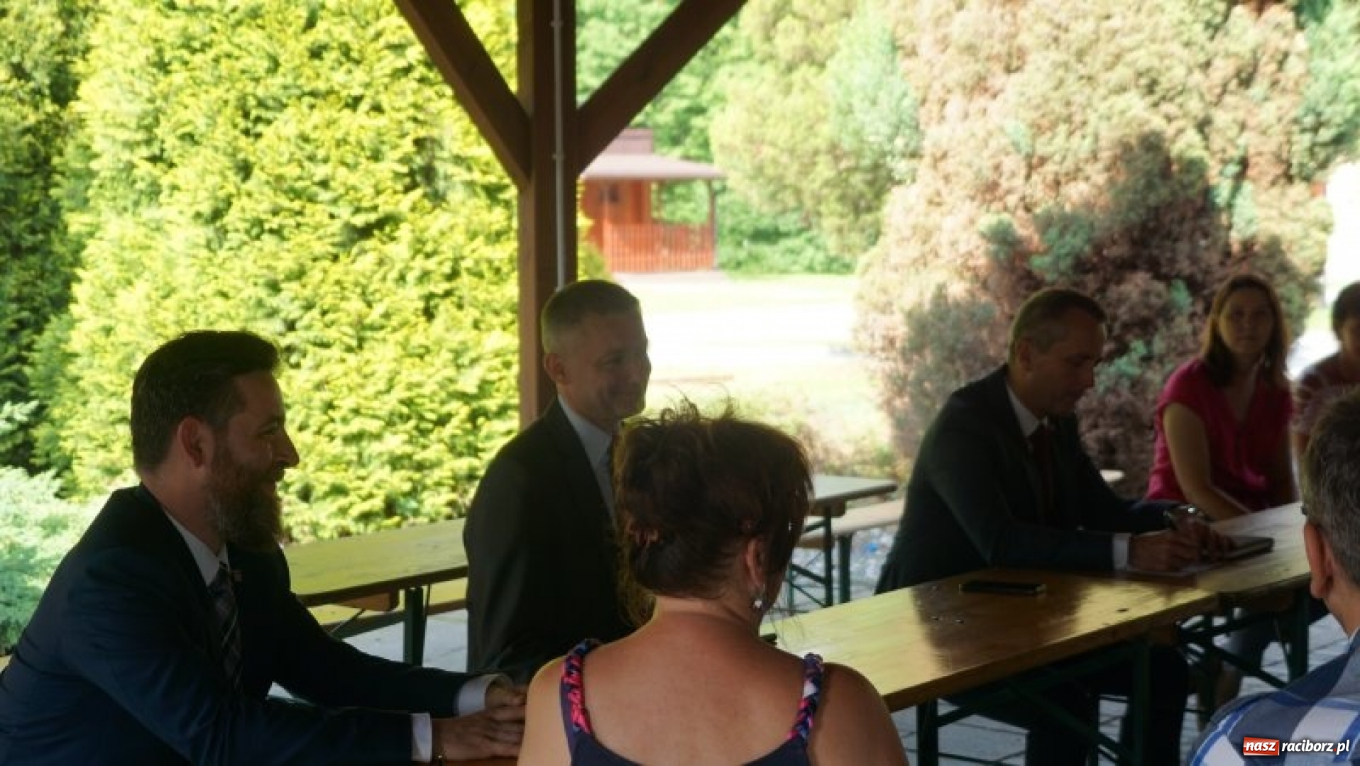 Zdjęcie w galerii na portalu naszraciborz.pl: Stop wyścigom, czyli prezydenci w Oborze  wiadomości z regionu