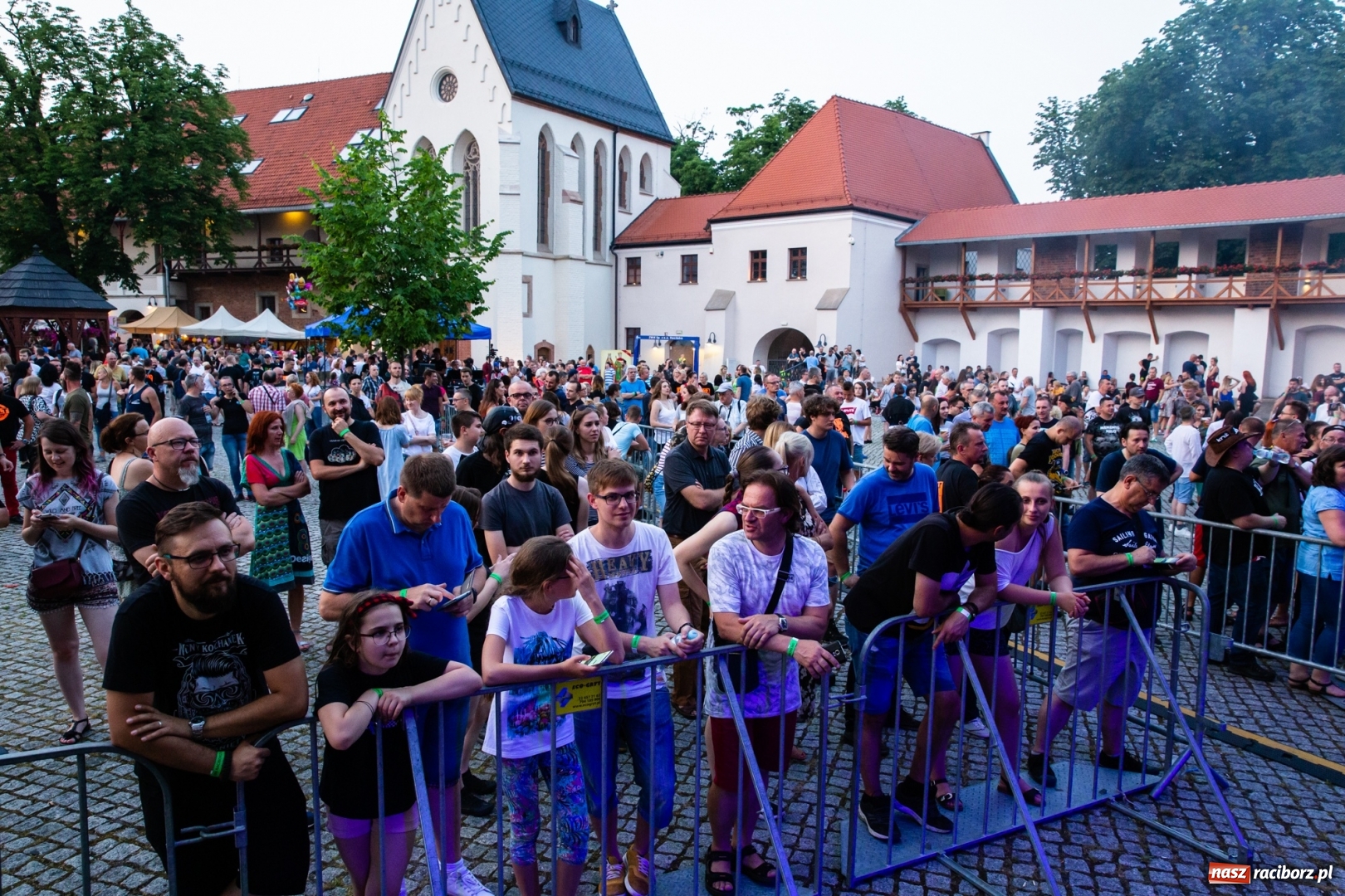 Zdjęcie w galerii na portalu naszraciborz.pl: KULT w Raciborzu. Tak reagowała publiczność [FOTO] wiadomości z regionu