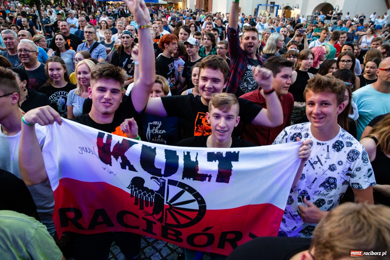 Zdjęcie w galerii na portalu naszraciborz.pl: KULT w Raciborzu. Tak reagowała publiczność [FOTO] wiadomości z regionu