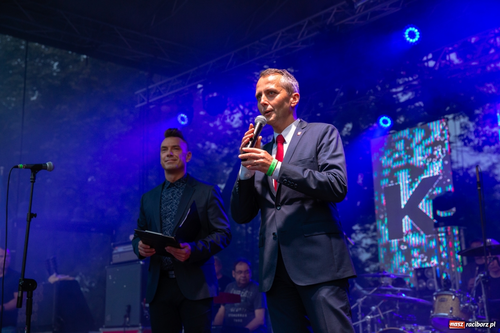 Zdjęcie w galerii na portalu naszraciborz.pl: KULT w Raciborzu. Tak reagowała publiczność [FOTO] wiadomości z regionu