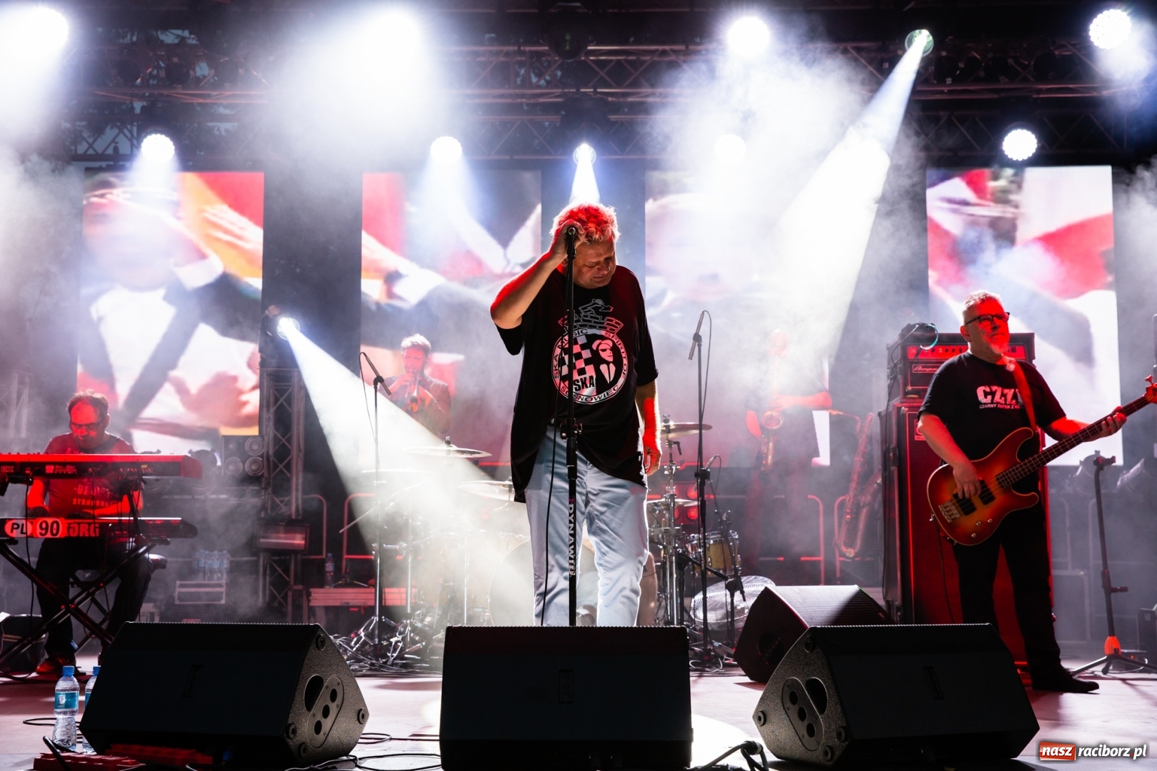 Zdjęcie w galerii na portalu naszraciborz.pl: KULT w Raciborzu. Tak reagowała publiczność [FOTO] wiadomości z regionu