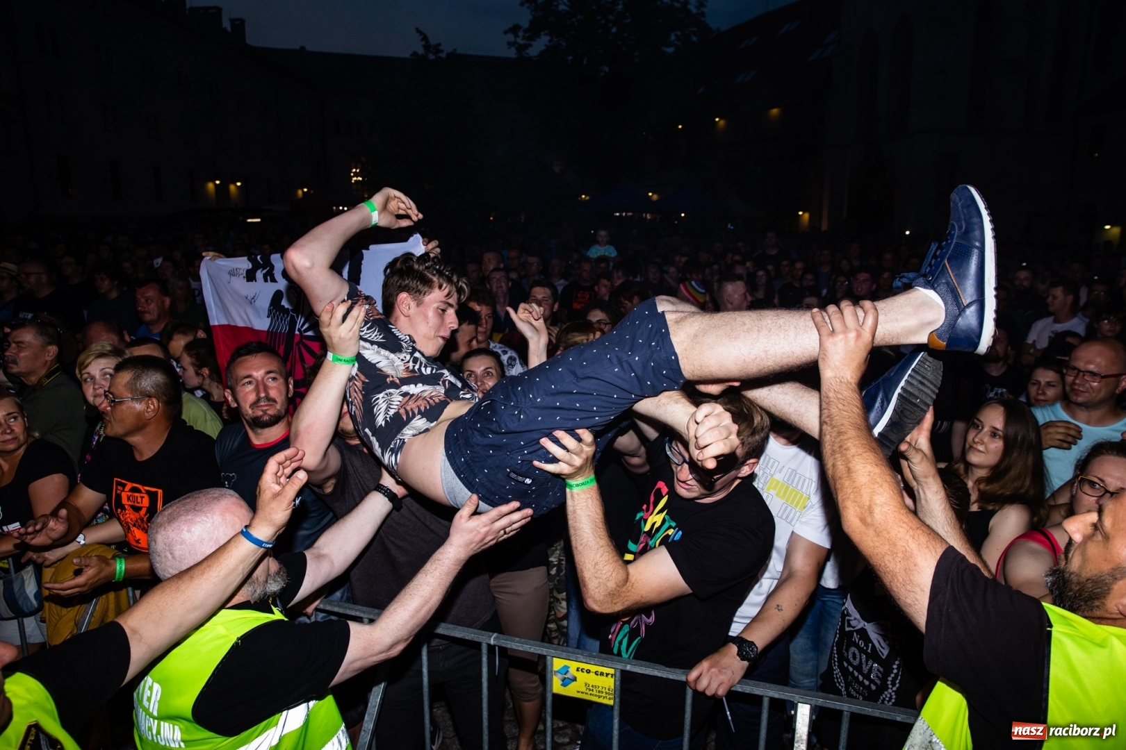 Zdjęcie w galerii na portalu naszraciborz.pl: KULT w Raciborzu. Tak reagowała publiczność [FOTO] wiadomości z regionu