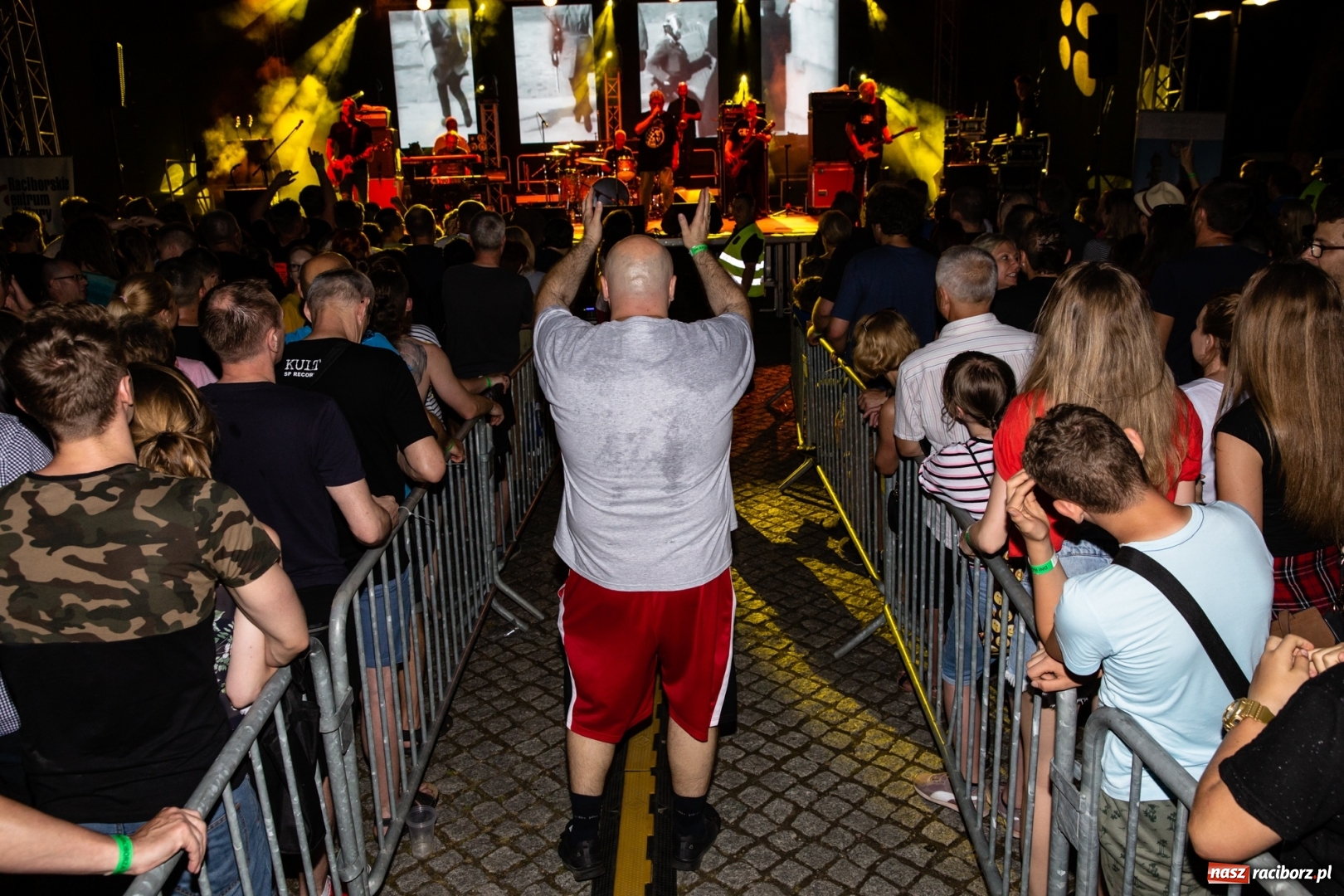 Zdjęcie w galerii na portalu naszraciborz.pl: KULT w Raciborzu. Tak reagowała publiczność [FOTO] wiadomości z regionu