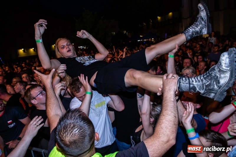 Zdjęcie w galerii na portalu naszraciborz.pl: KULT w Raciborzu. Tak reagowała publiczność [FOTO] wiadomości z regionu