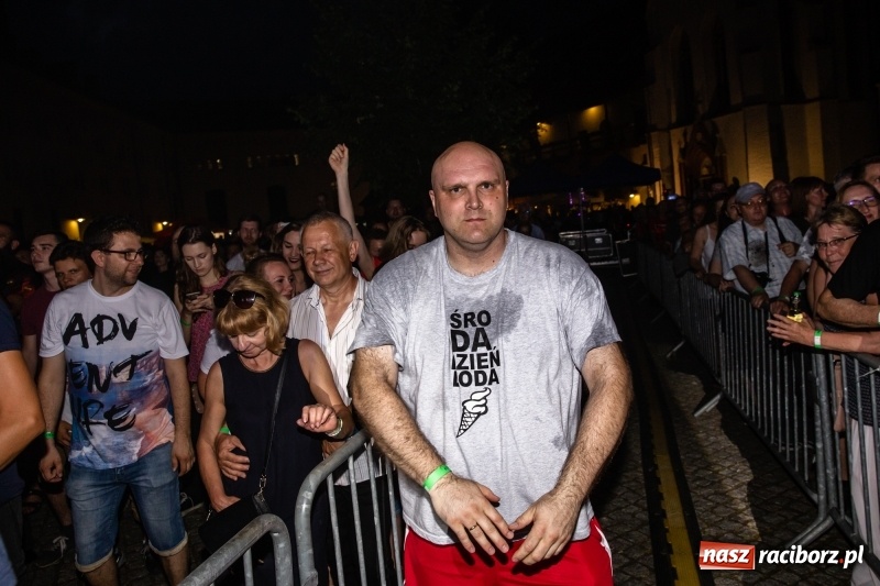 Zdjęcie w galerii na portalu naszraciborz.pl: KULT w Raciborzu. Tak reagowała publiczność [FOTO] wiadomości z regionu