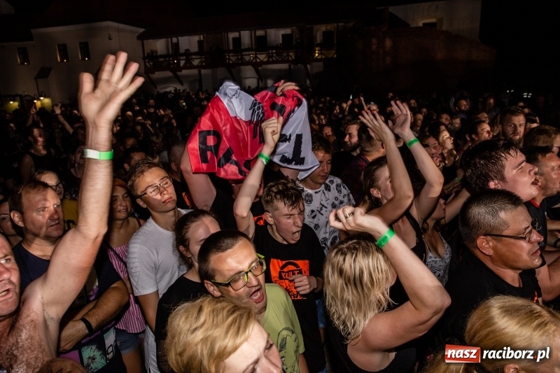 Zdjęcie w galerii na portalu naszraciborz.pl: KULT w Raciborzu. Tak reagowała publiczność [FOTO] wiadomości z regionu