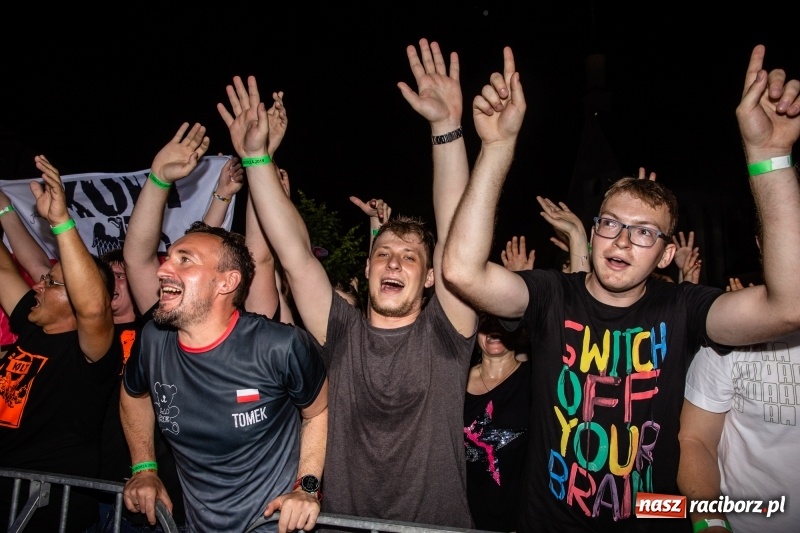 Zdjęcie w galerii na portalu naszraciborz.pl: KULT w Raciborzu. Tak reagowała publiczność [FOTO] wiadomości z regionu