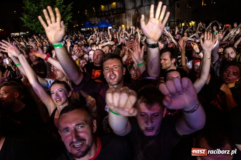 Zdjęcie w galerii na portalu naszraciborz.pl: KULT w Raciborzu. Tak reagowała publiczność [FOTO] wiadomości z regionu