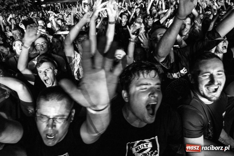 Zdjęcie w galerii na portalu naszraciborz.pl: KULT w Raciborzu. Tak reagowała publiczność [FOTO] wiadomości z regionu