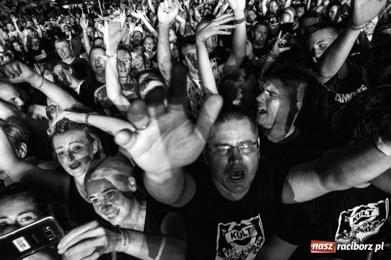 Zdjęcie w galerii na portalu naszraciborz.pl: KULT w Raciborzu. Tak reagowała publiczność [FOTO] wiadomości z regionu