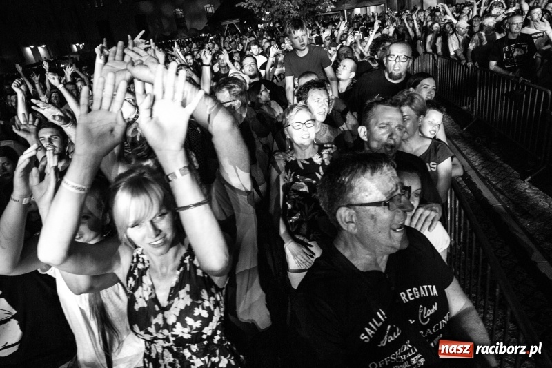 Zdjęcie w galerii na portalu naszraciborz.pl: KULT w Raciborzu. Tak reagowała publiczność [FOTO] wiadomości z regionu