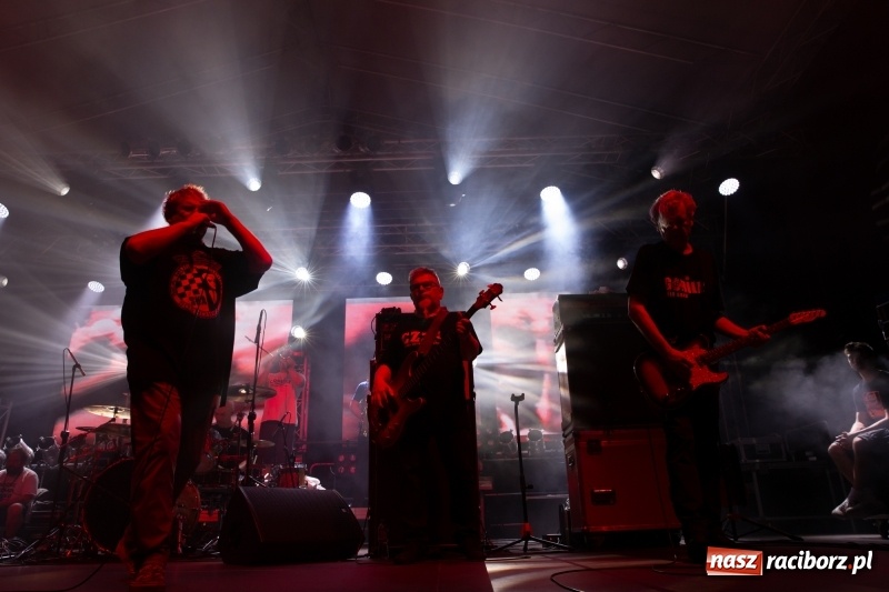 Zdjęcie w galerii na portalu naszraciborz.pl: KULT w Raciborzu. Tak reagowała publiczność [FOTO] wiadomości z regionu