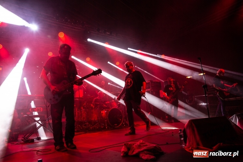 Zdjęcie w galerii na portalu naszraciborz.pl: KULT w Raciborzu. Tak reagowała publiczność [FOTO] wiadomości z regionu