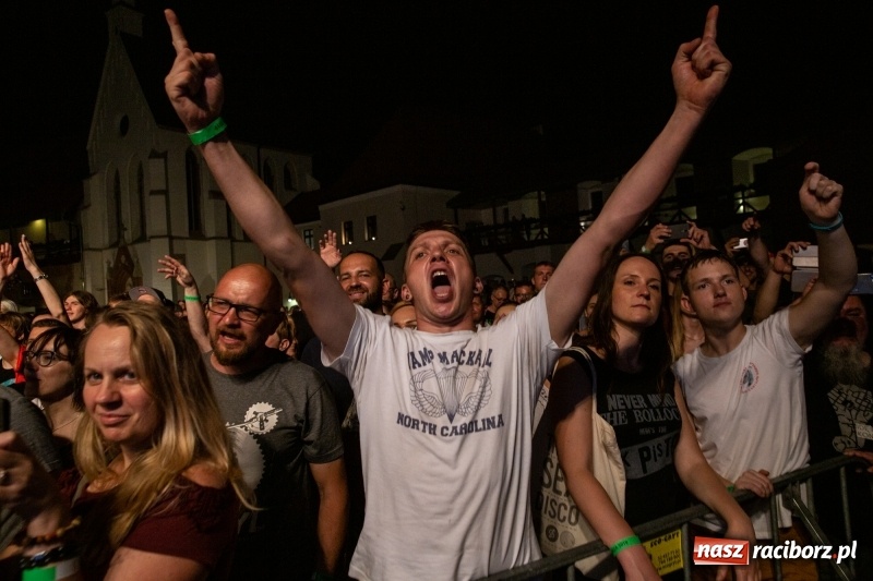 Zdjęcie w galerii na portalu naszraciborz.pl: KULT w Raciborzu. Tak reagowała publiczność [FOTO] wiadomości z regionu