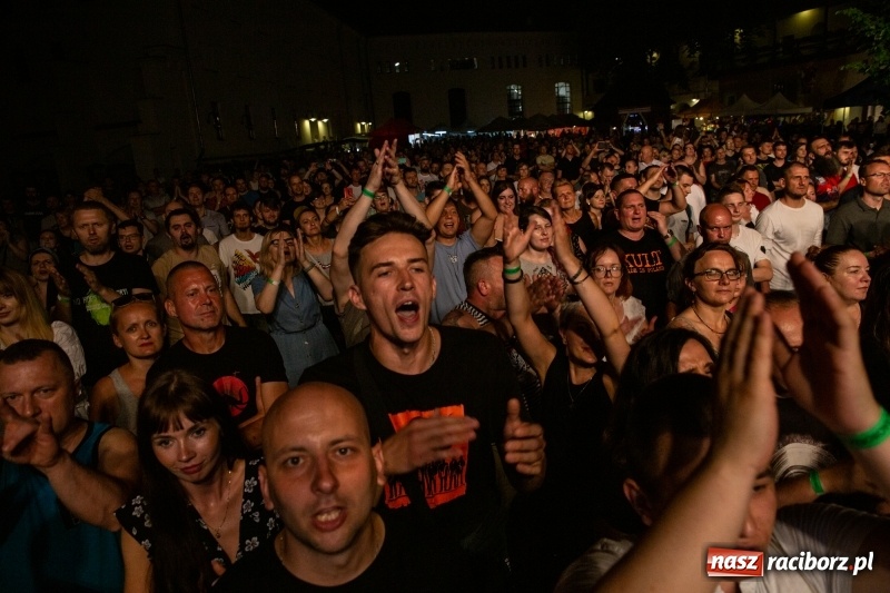 Zdjęcie w galerii na portalu naszraciborz.pl: KULT w Raciborzu. Tak reagowała publiczność [FOTO] wiadomości z regionu
